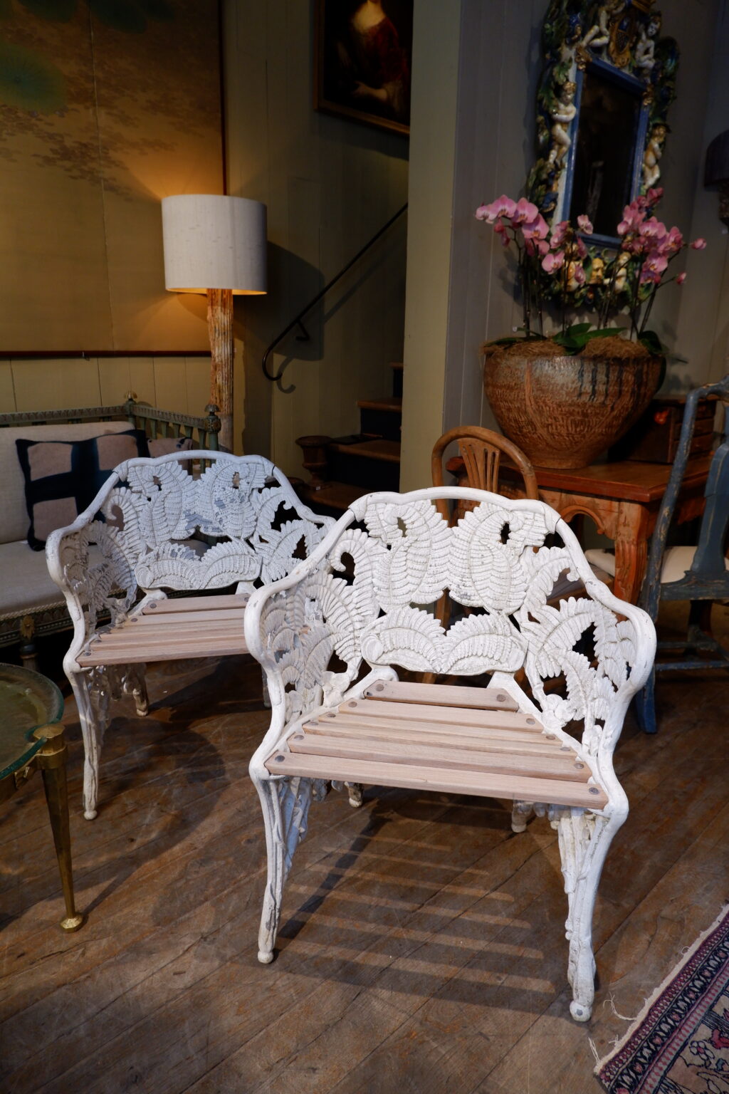 Paire de fauteuils de jardin "Fougères" en fonte blanche - Suède ca.1900