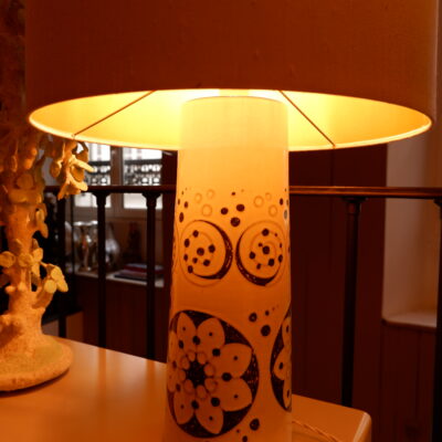 PAIR OF WHITE CERAMIC LAMPS &AMP; BROWN FLOWERS BY TOREBODA SUEDE CA1960