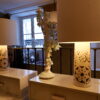 PAIRE DE LAMPES CERAMIQUE BLANCHE & FLEURS MARRON PAR TOREBODA  SUEDE CA1960 – Image 4