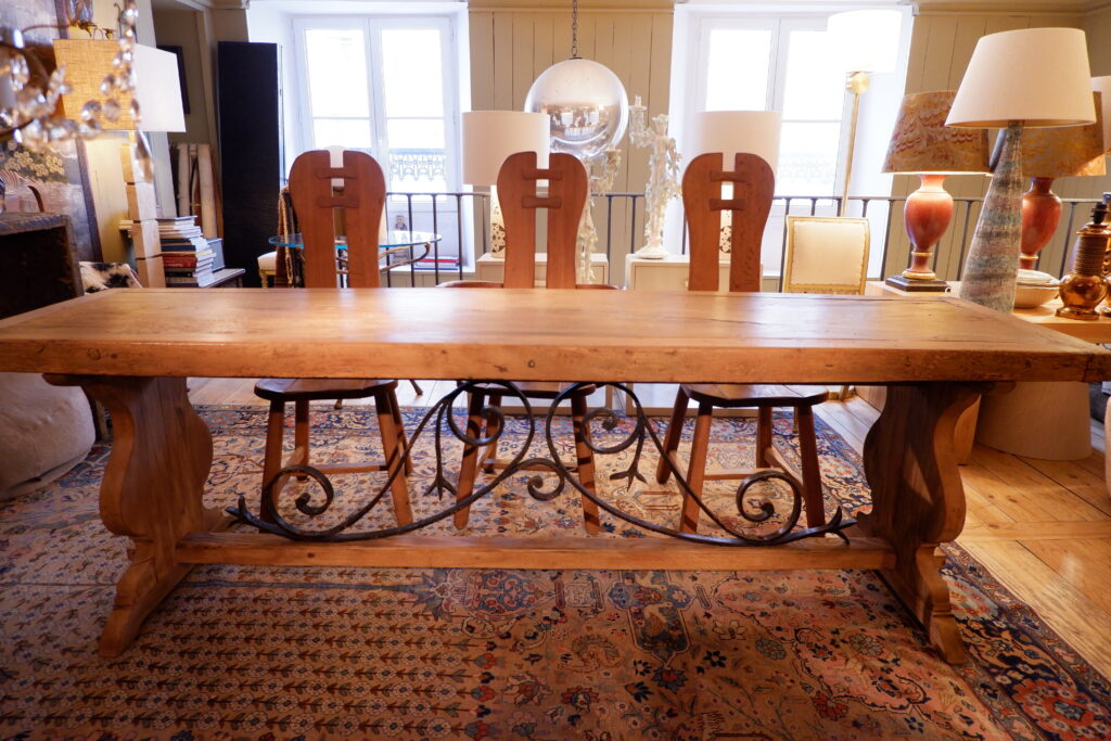 Grande console en noyer & entretoise volutes en fer forgé fin XVIIIe – Image 9
