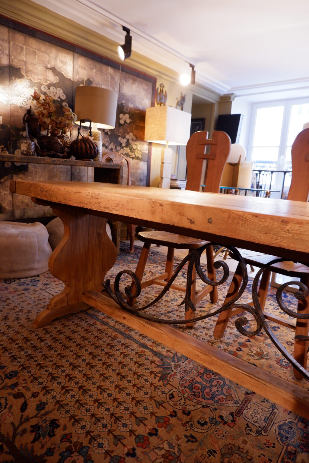 Grande console en noyer & entretoise volutes en fer forgé fin XVIIIe – Image 7