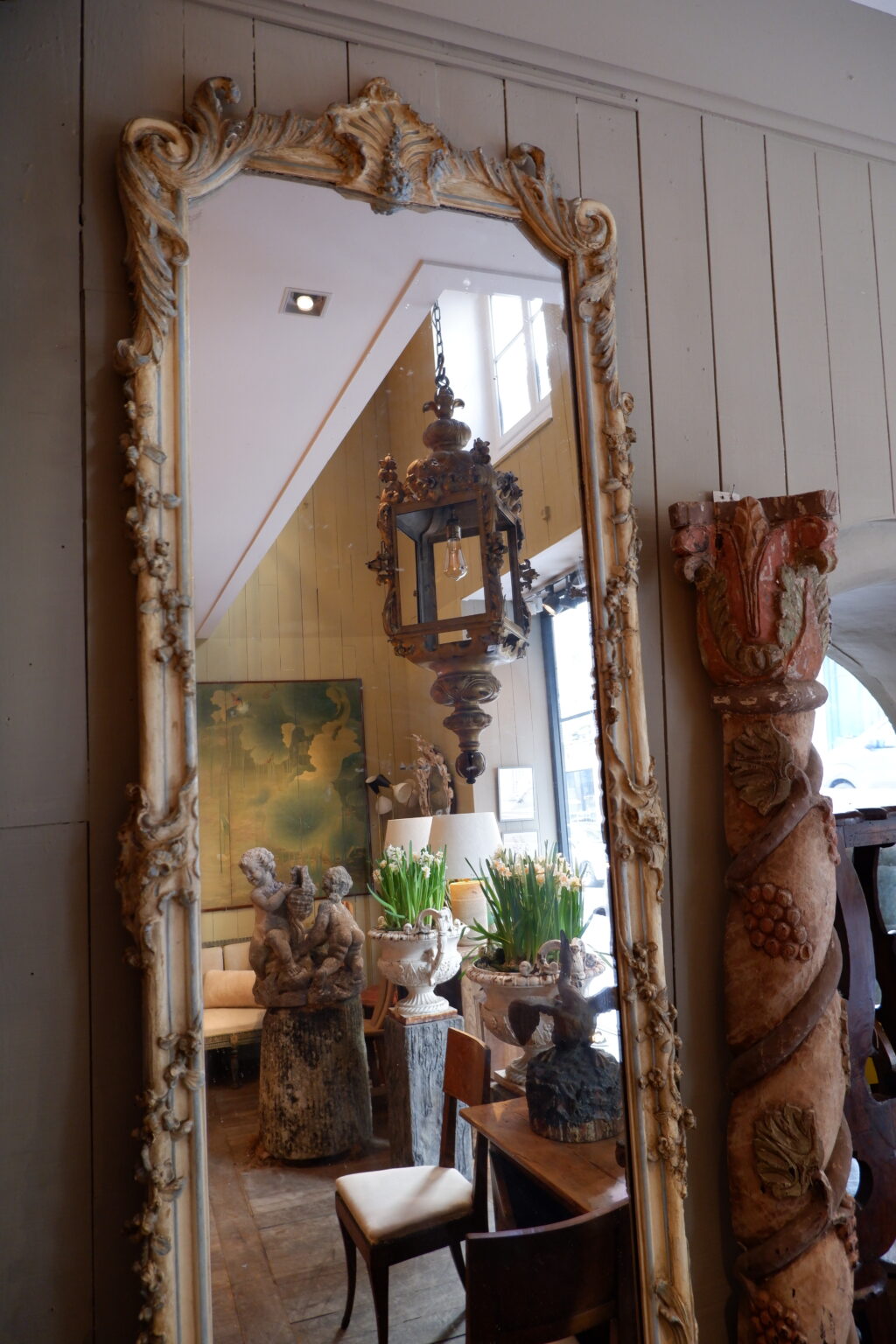 Grand miroir Louis XV au mercure cadre en bois sculpté polychrome -France  XVIIIème siècle – Image 4