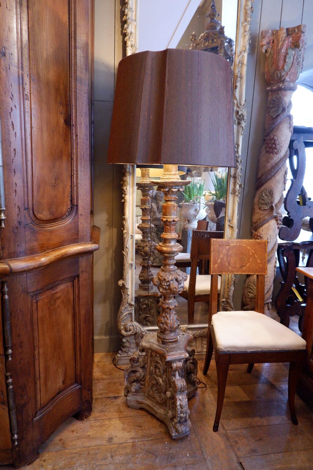 Pair of large carved wood and silver leaf piccierges + Bark silk lampshades - Image 6