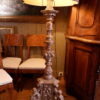Paire de grands pique-cierges en bois sculpté et feuille d'argent + Abat-jours en soie écorce – Image 9