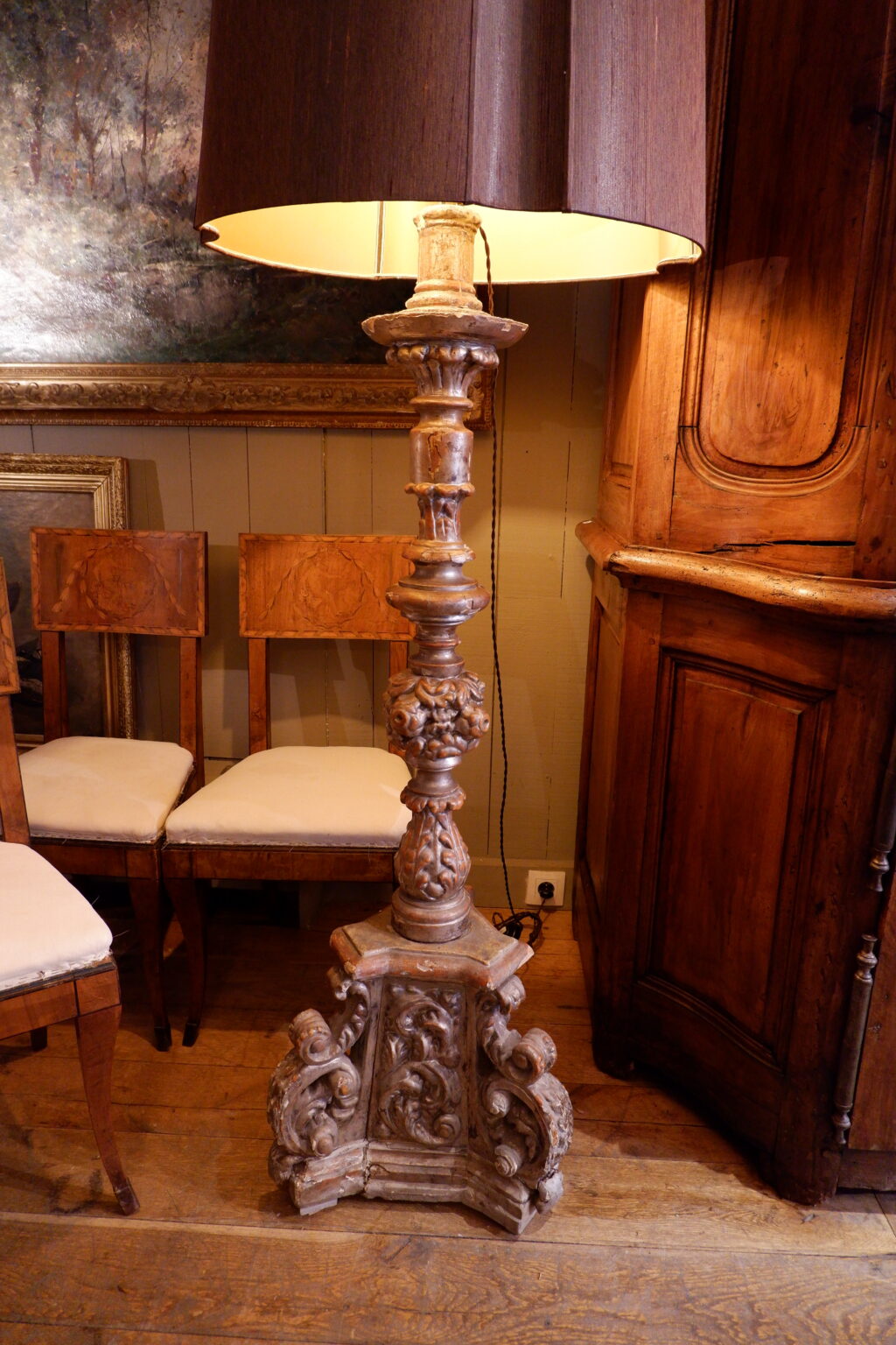 Pair of large carved wood and silver leaf piccierges + Bark silk lampshades - Image 9