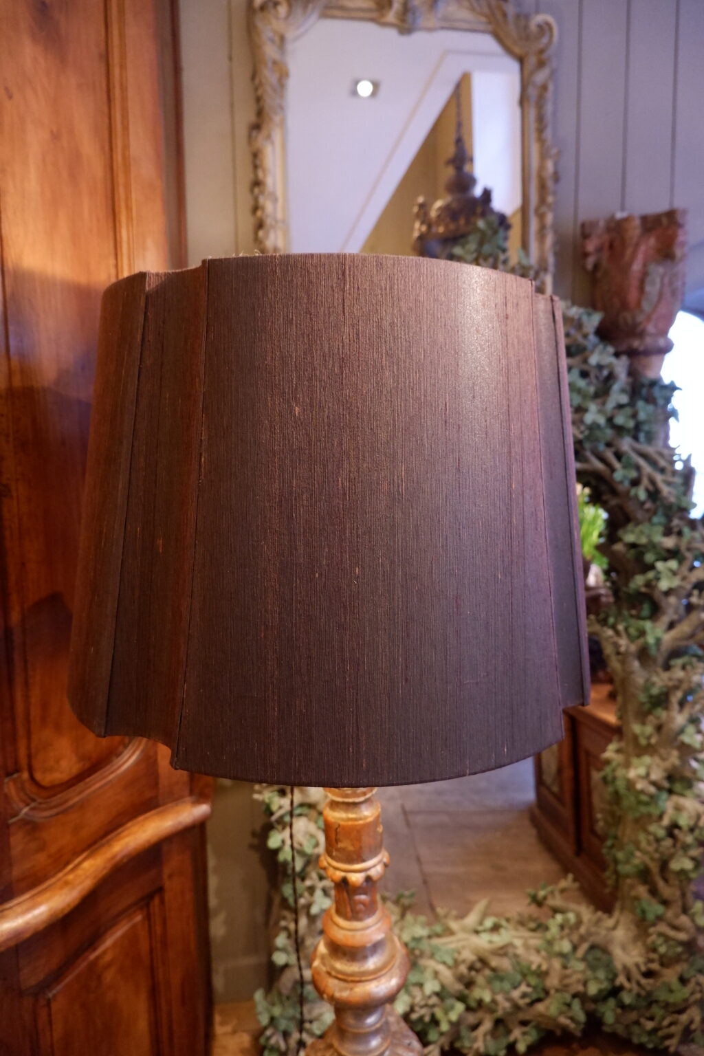 Pair of large carved wood and silver leaf piccierges + Bark silk lampshades - Image 4
