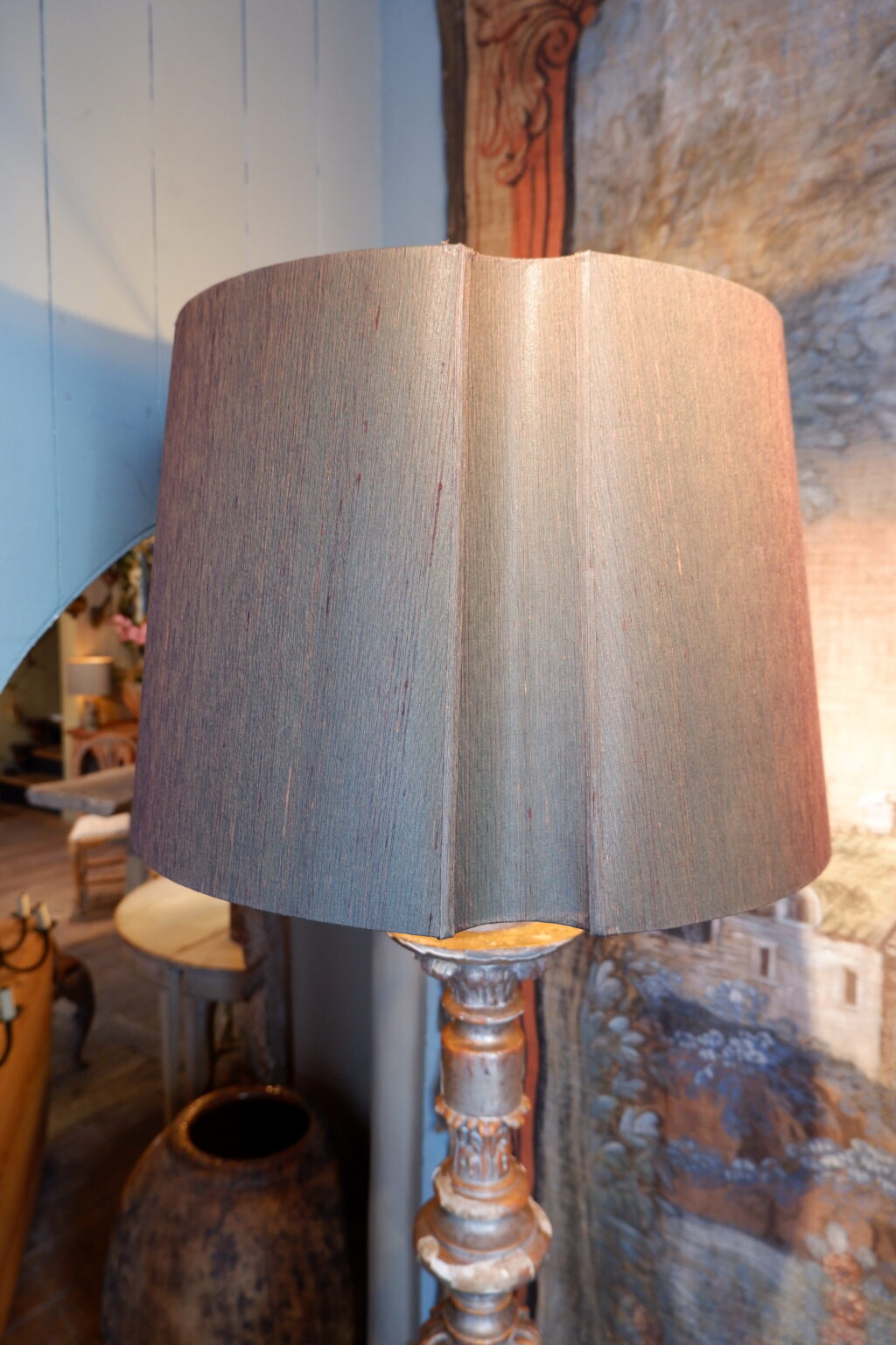 Pair of large carved wood and silver leaf piccierges + Bark silk lampshades - Image 7
