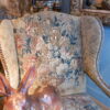 Fauteuil Régence à oreilles en bois doré recouvert d’une fine tapisserie d’époque XIXe – Image 7