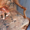 Fauteuil Régence à oreilles en bois doré recouvert d’une fine tapisserie d’époque XIXe – Image 8