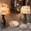 Paire de lampes balustres vertes & abat-jours lin impression fleurs naturelles – Image 5