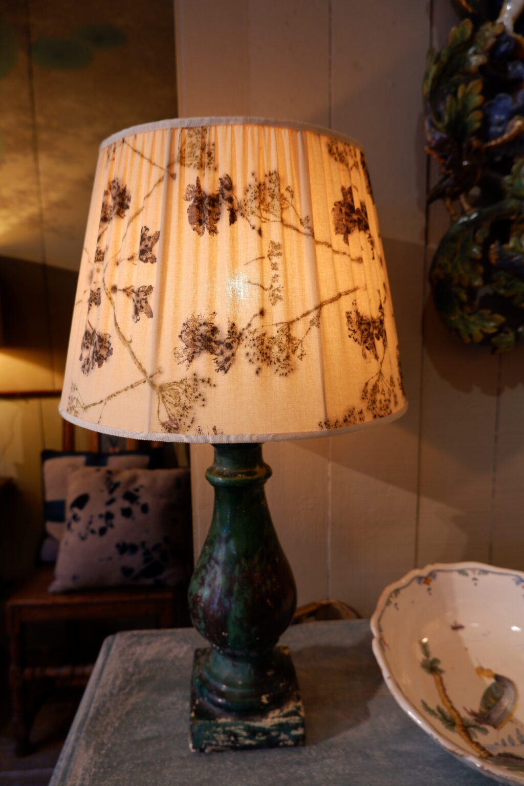 Paire de lampes balustres vertes & abat-jours lin impression fleurs naturelles – Image 2