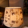 Paire de lampes balustres vertes & abat-jours lin impression fleurs naturelles – Image 3