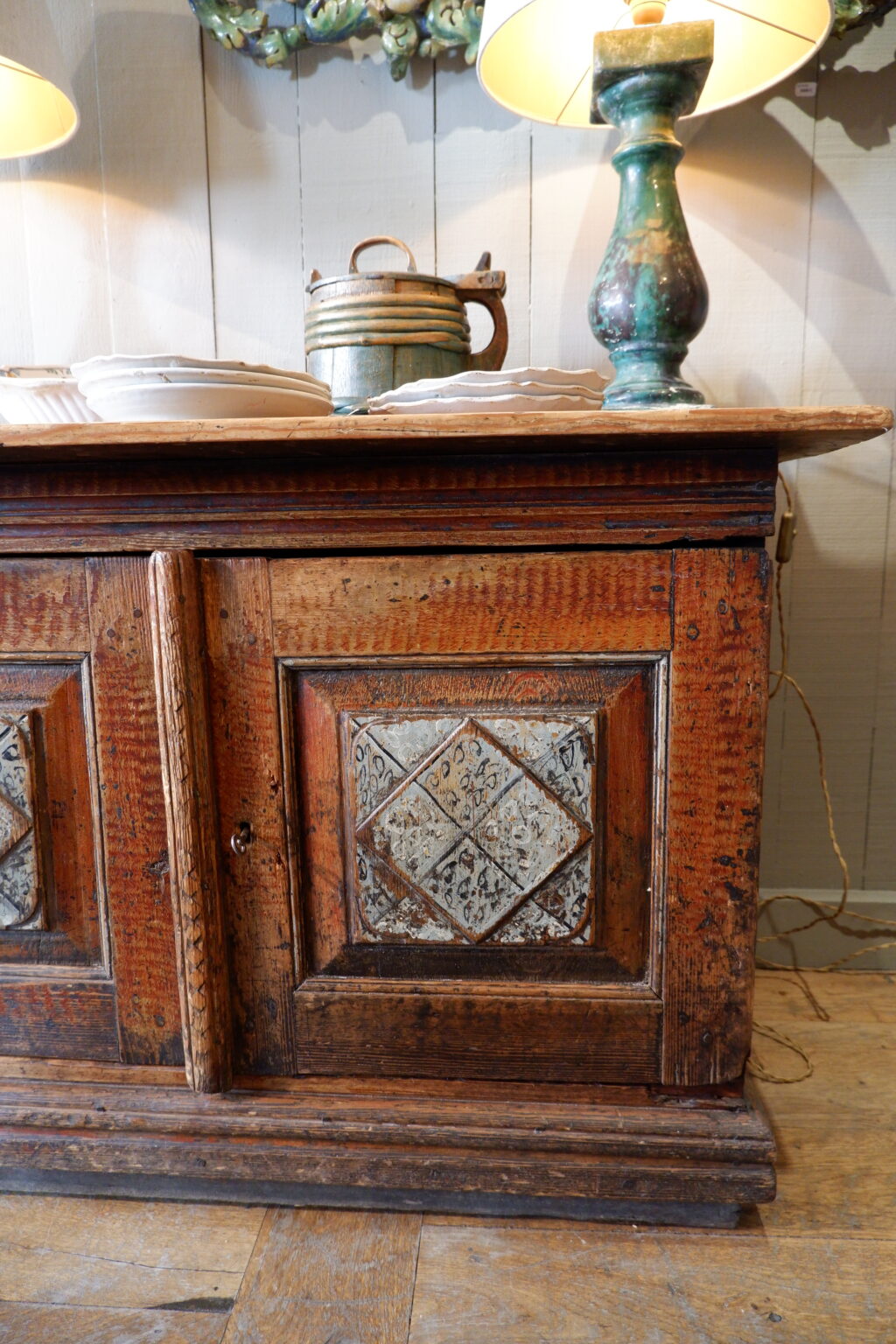 Buffet bas en bois naturel décor peint de la région du Lapland , Suède début XIXe – Image 2