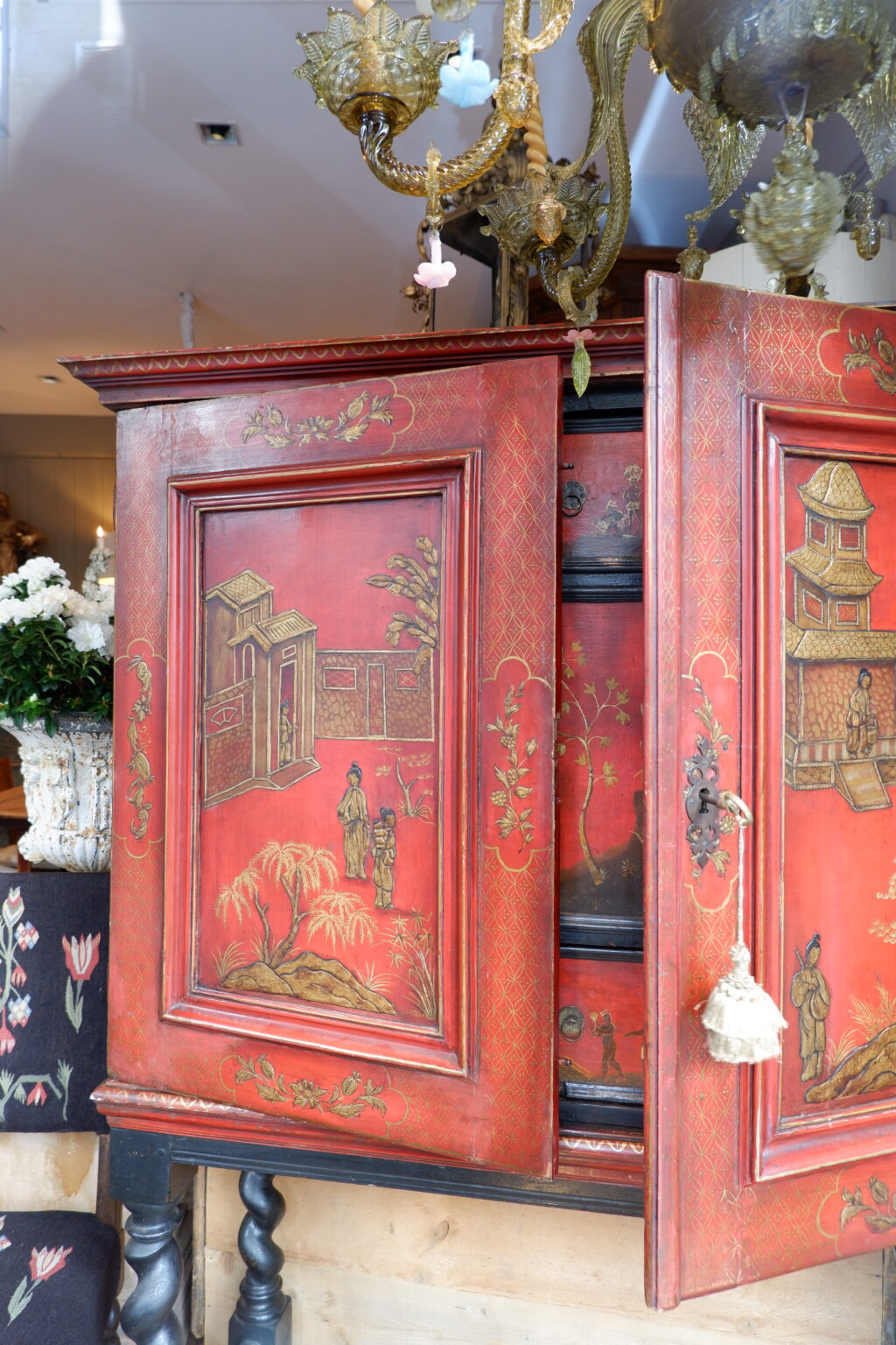 Cabinet d'époque XVIIIe décor chinoisant sur fond de laque rouge ca.1790 – Image 8