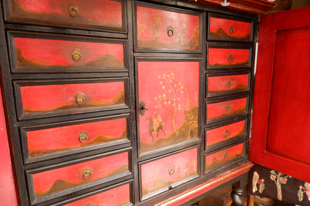 Cabinet d'époque XVIIIe décor chinoisant sur fond de laque rouge ca.1790 – Image 7