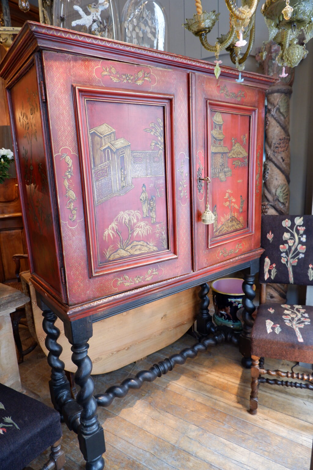 Cabinet d'époque XVIIIe décor chinoisant sur fond de laque rouge ca.1790 – Image 2