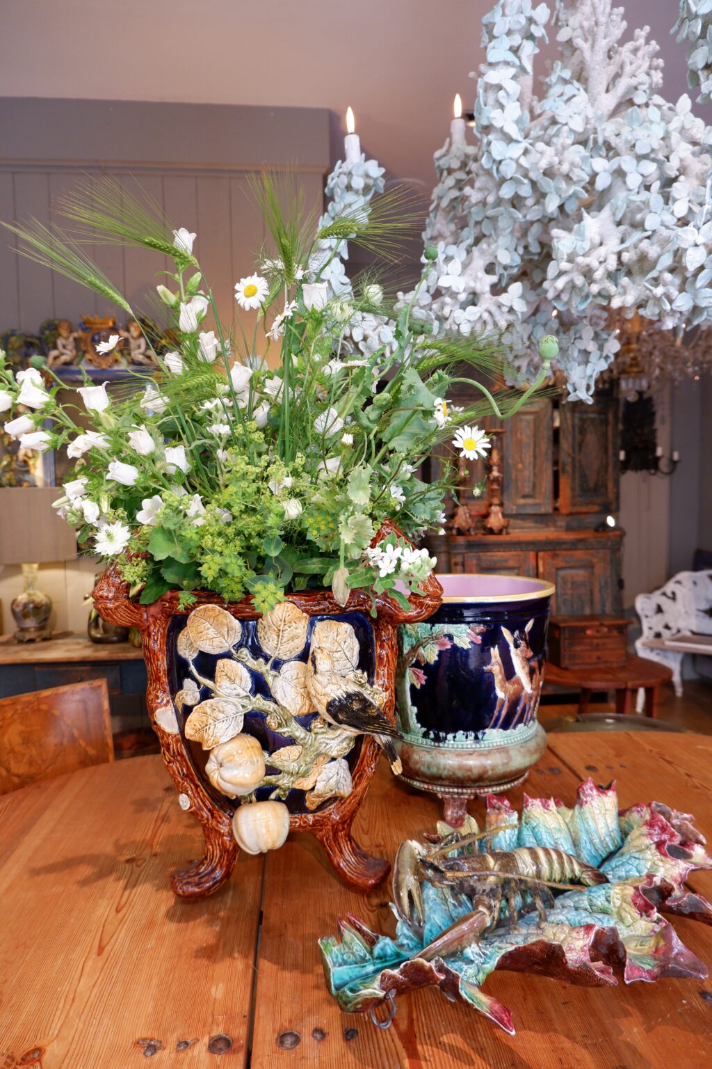 Grand cache pot en céramique vernissée, Décor en relief d'oiseau, de citrons & fleurs, poignées imitant le bois, début XXème - par Choisy Le Roy – Image 5