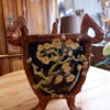 Grand cache pot en céramique vernissée, Décor en relief d'oiseau, de citrons & fleurs, poignées imitant le bois, début XXème - par Choisy Le Roy – Image 7