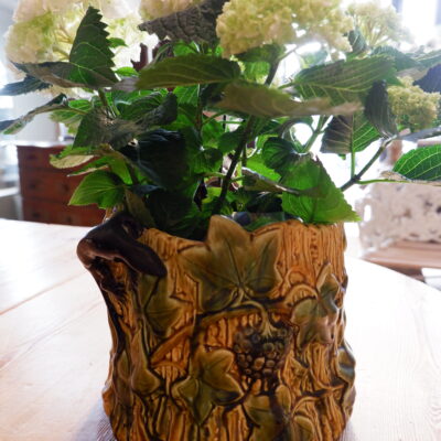 Pot cover in barbotine decorated with vines and black lizard handles early 20th century