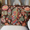 Paire de coussins de mariage en tapisserie, motif perroquets et monogramme MH ca.1900 – Image 2