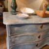 Grande commode galbée 3 tiroirs patine bleue ca.1800 – Image 4