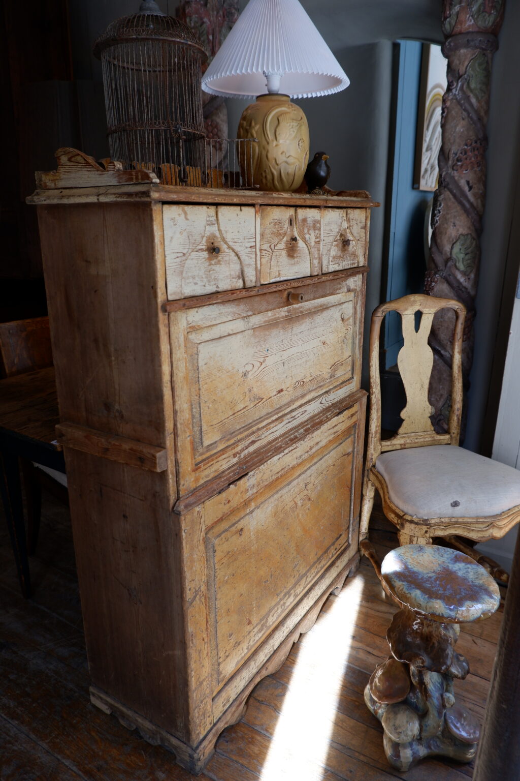 Light ochre patina painted wooden Swedish furniture ca.1800 - Image 7