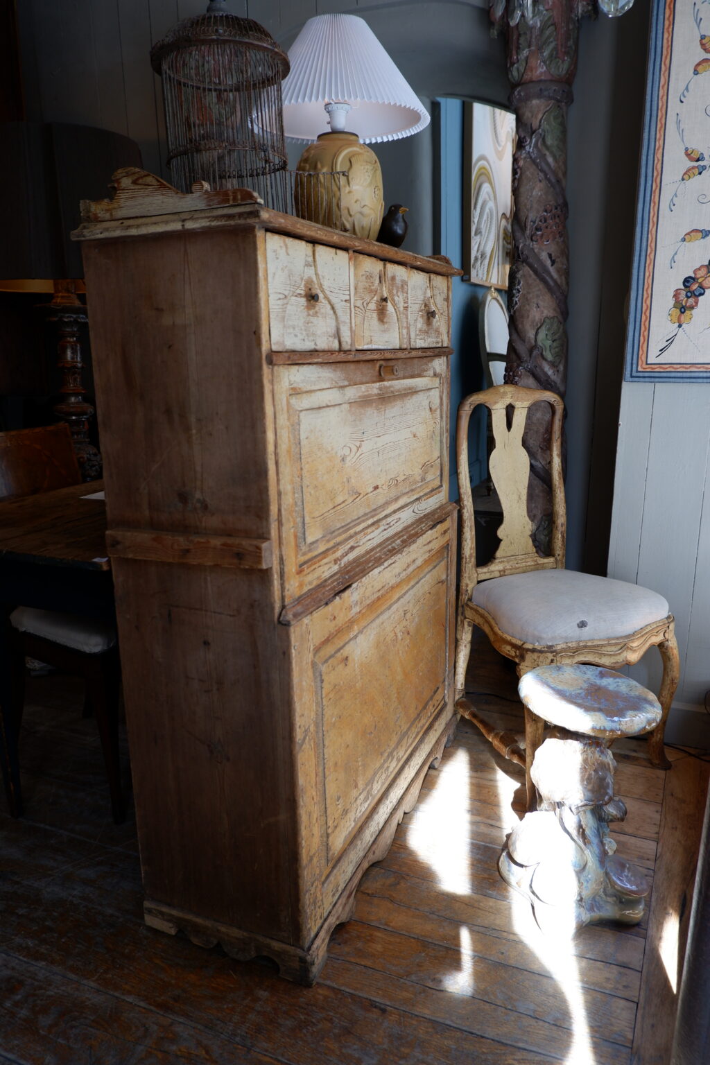 Light ochre patina painted wooden Swedish furniture ca.1800 - Image 5