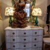 Grande commode aux oiseaux patine blanche XIXe