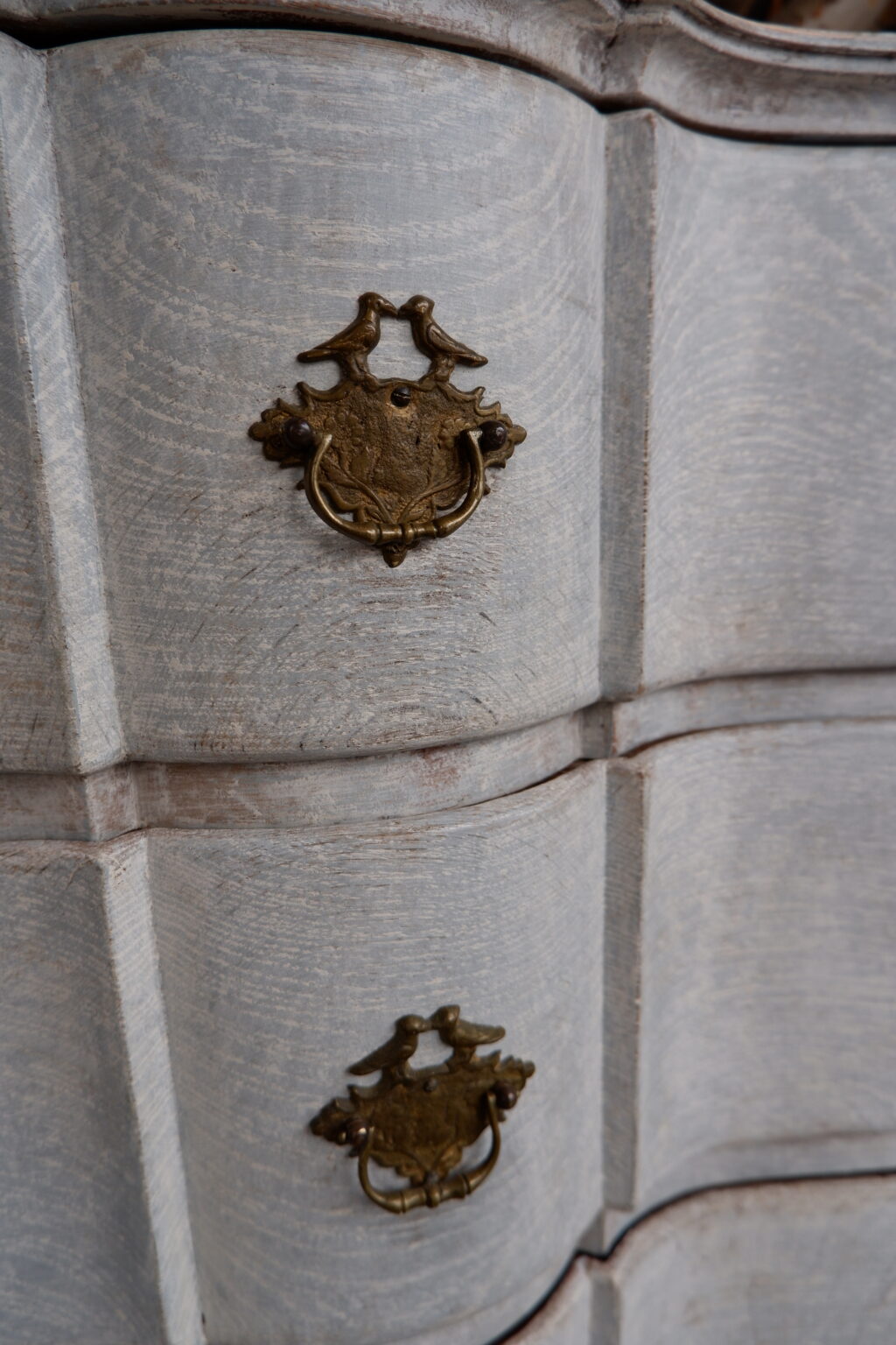 Grande commode aux oiseaux patine blanche XIXe – Image 11