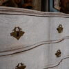 Grande commode aux oiseaux patine blanche XIXe – Image 10