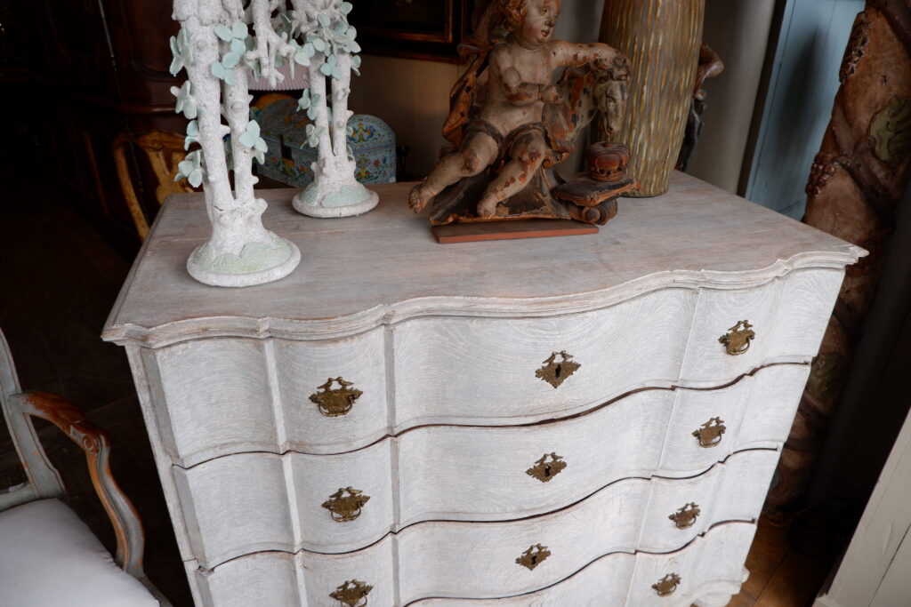 Grande commode aux oiseaux patine blanche XIXe – Image 9
