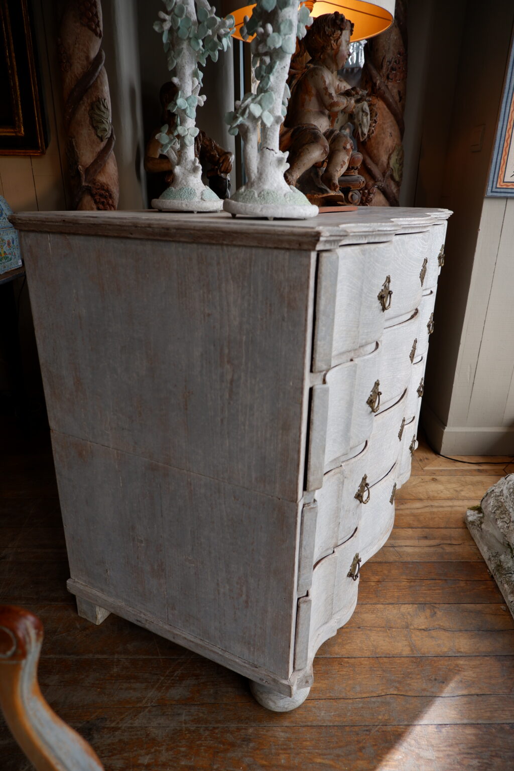 Grande commode aux oiseaux patine blanche XIXe – Image 8