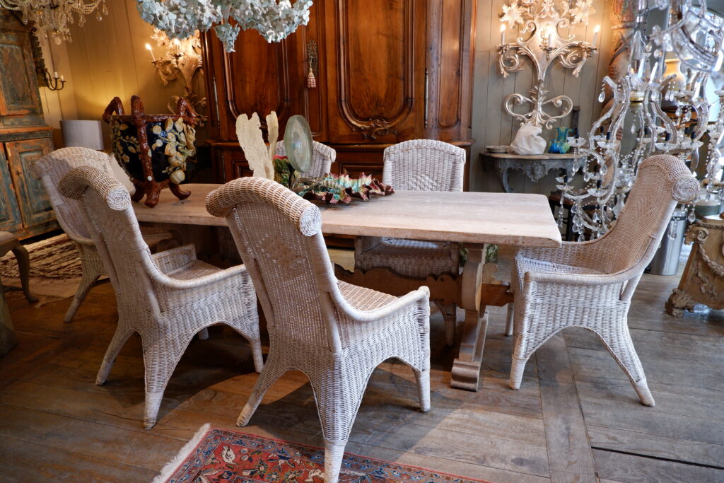 Suite de 6 fauteuils en rotin blanc - France XIXe