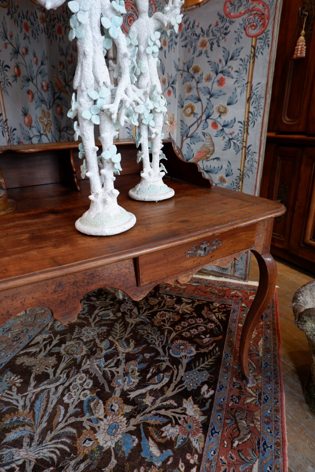Bureau Louis XV à gradin en noyer sculpté - France époque fin XVIIIe – Image 5
