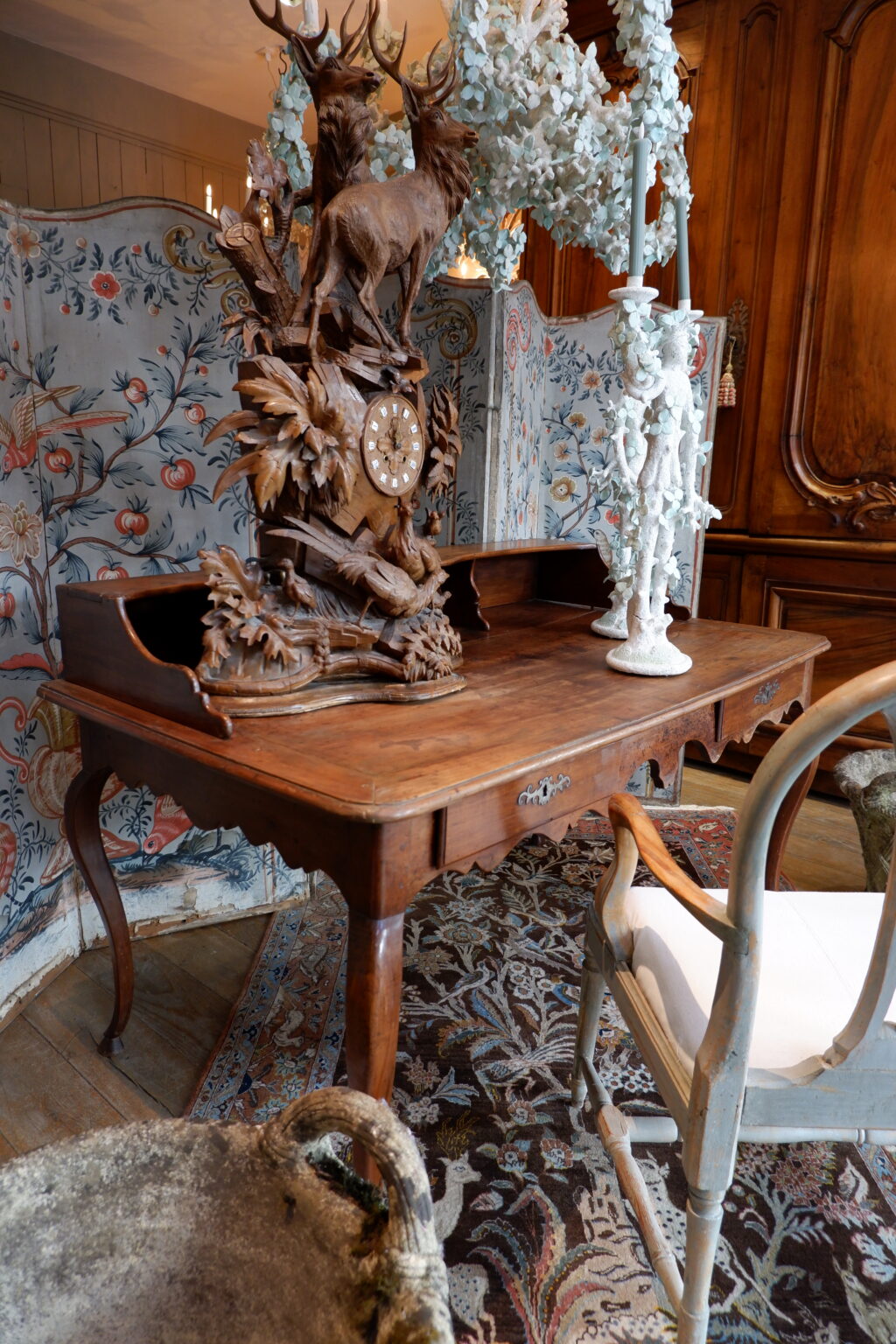 Bureau Louis XV à gradin en noyer sculpté - France époque fin XVIIIe – Image 4