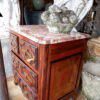 Petite commode à 4 tiroirs en placage bicolore et dessus marbre- d'époque XVIIIE – Image 5