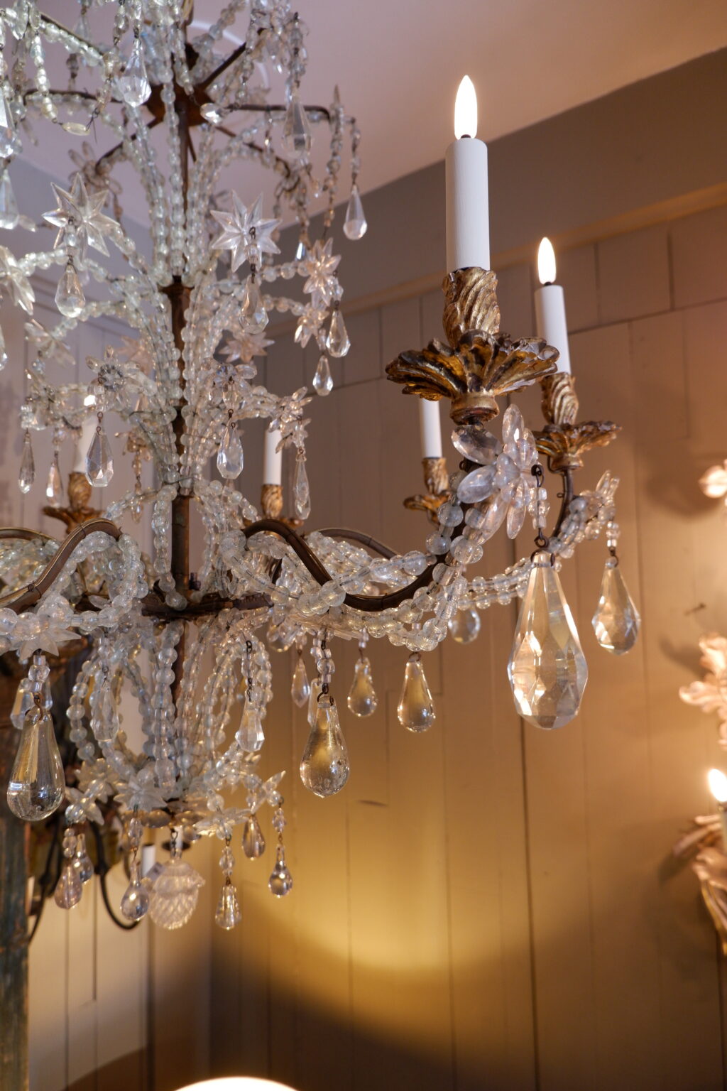 Lustre italien à grosses perles de verre, étoiles et pendants en forme de poires et en cristal taillé - Fin XIXe – Image 8