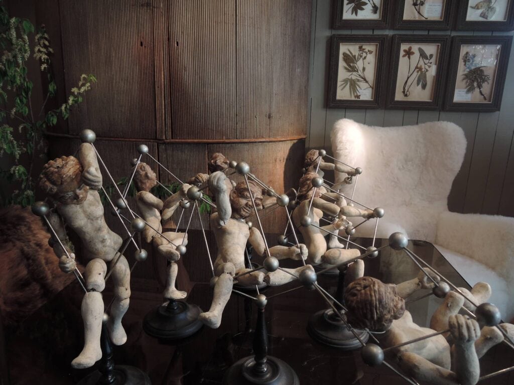 COLLECTION DE MARIONETTES DE THEATRE ITALIENNES EN TERRE CUITE CA,1900 – Image 2