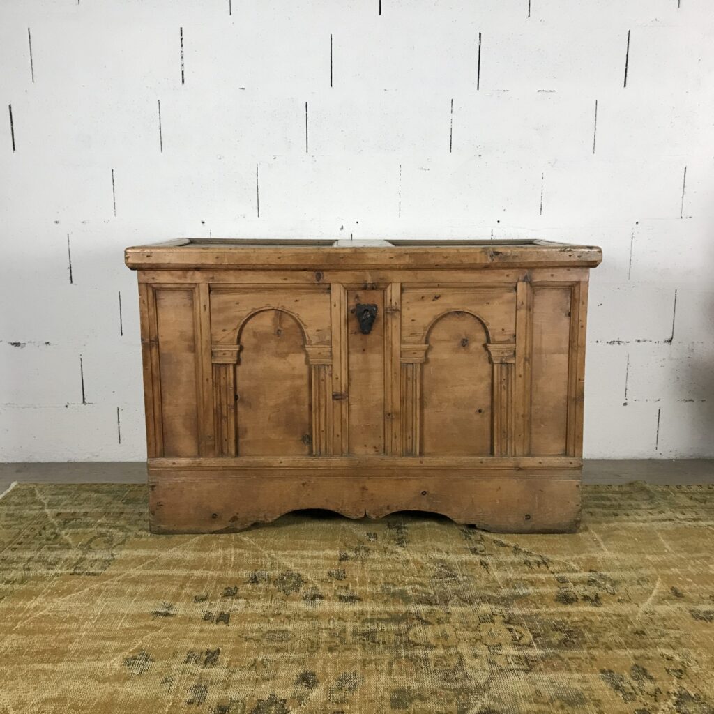 Large chest in natural wood Alpage Northern Italy - Image 10