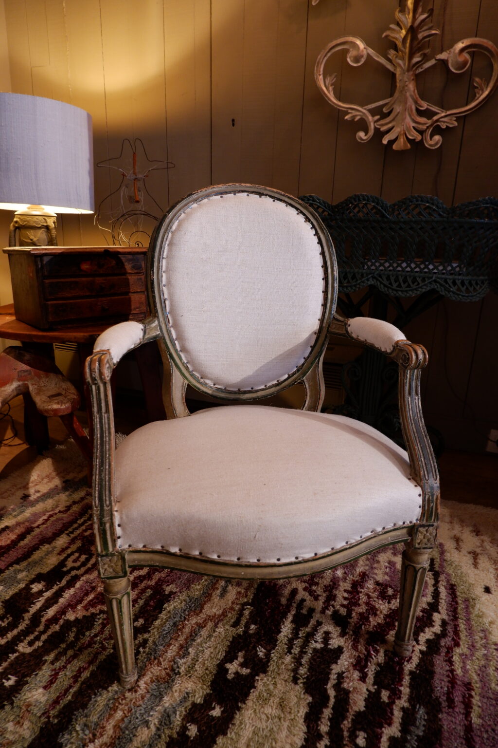 Paire de fauteuils médaillons Louis XVI laque verte d'origine - France XIXe