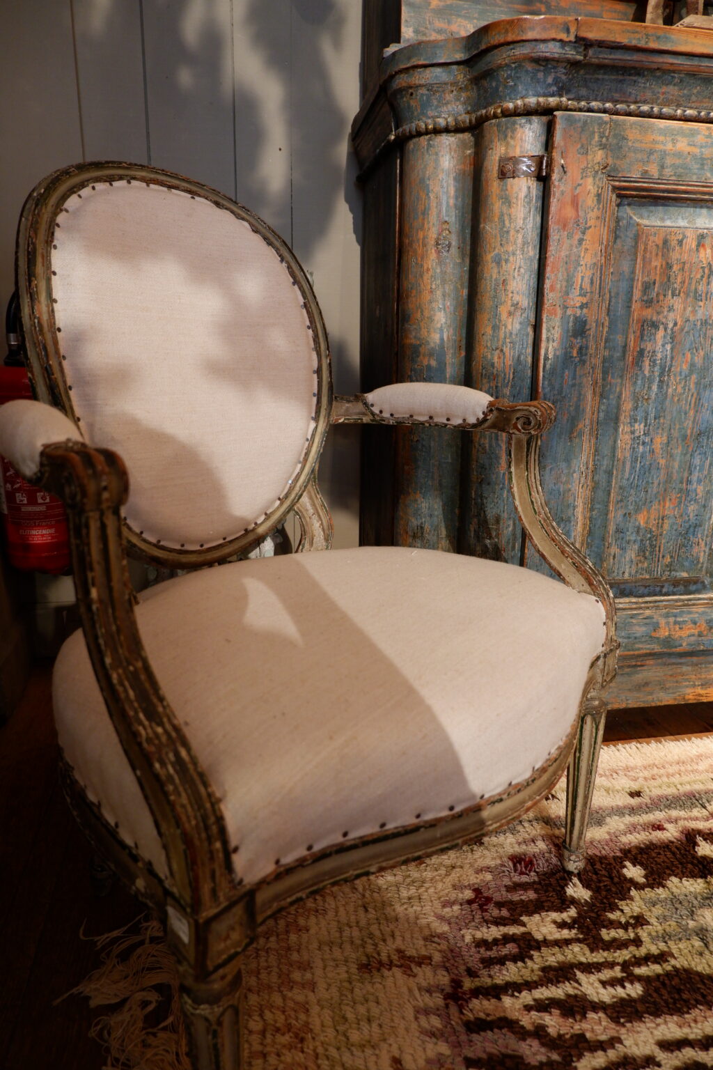 Paire de fauteuils médaillons Louis XVI laque verte d'origine - France XIXe – Image 6