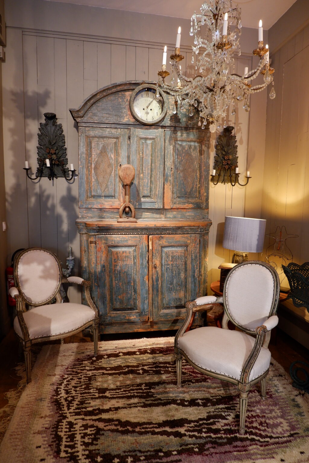 Paire de fauteuils médaillons Louis XVI laque verte d'origine - France XIXe – Image 2