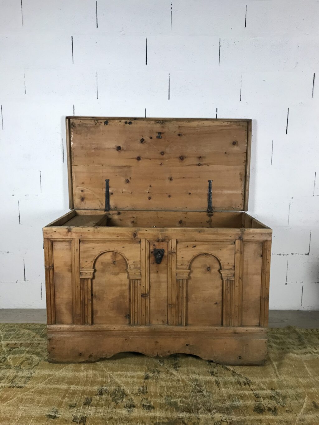 Large chest in natural wood Alpage Northern Italy - Image 2