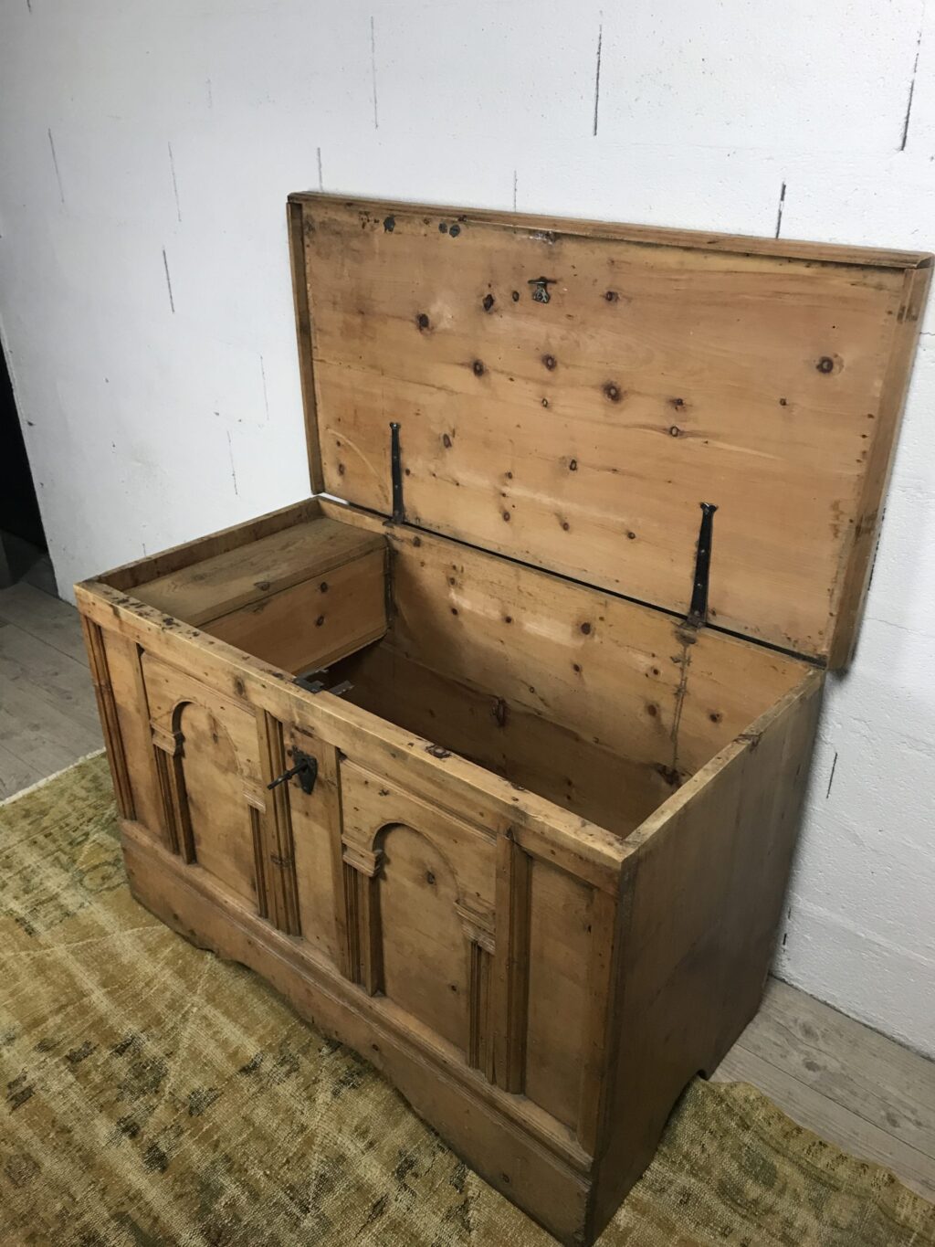 Large chest in natural wood Alpage Northern Italy - Image 3