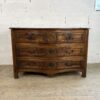 commode galbée en noyer