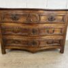 commode galbée en noyer