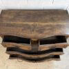 commode galbée en noyer