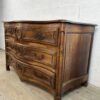 commode galbée en noyer