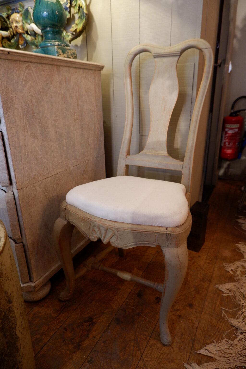 Paire de chaises baroque suédoises en bois peint vert pâle ca.1880 – Image 3