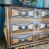 Grande commode Mazarine en bois noyer blond rehaussé de filets noirs début XVIIIe  - Vallée du Rhône. – Image 6